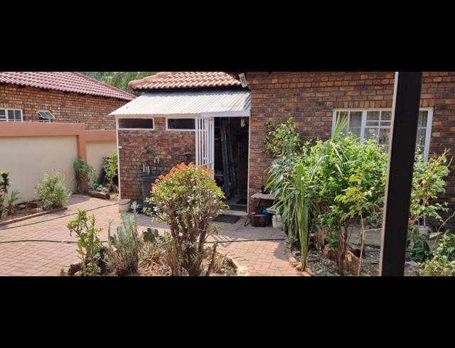 2 BEDROOM HOUSE FOR SALE IN THERESA PARK